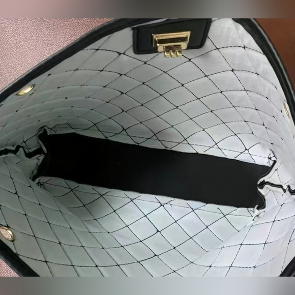 Beige‎ color purse - Picture 5 of 6